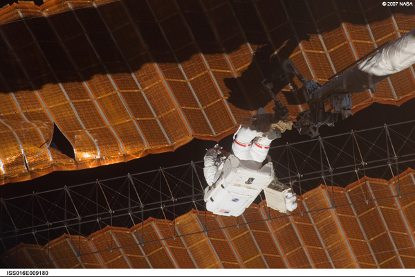 Scott Parazynski - Mission STS-120 à la Station spatiale internationale pour réparer une antenne solaire (3 novembre 2007)